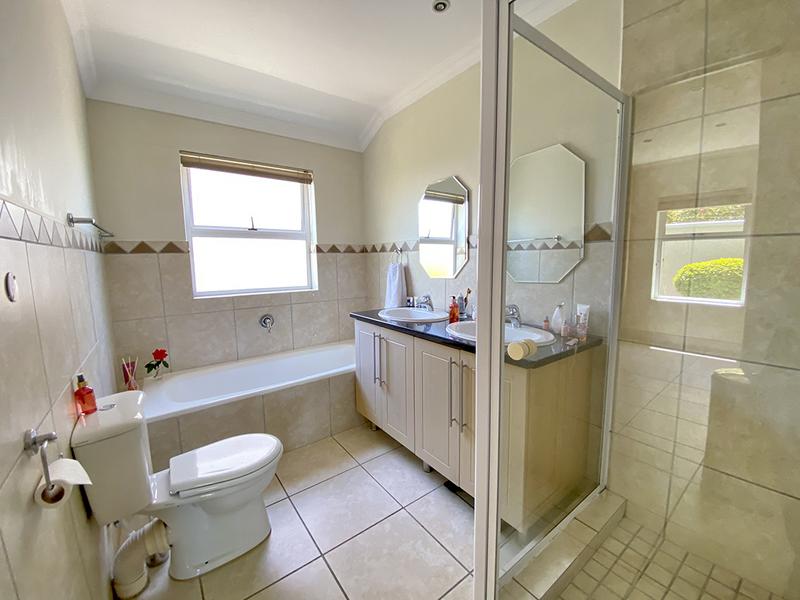 To Let 3 Bedroom Property for Rent in Somerset West Western Cape